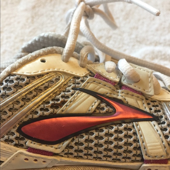 ❌SOLD❌Brooks Adrenaline GTS 12 Running Shoes - Picture 6 of 7